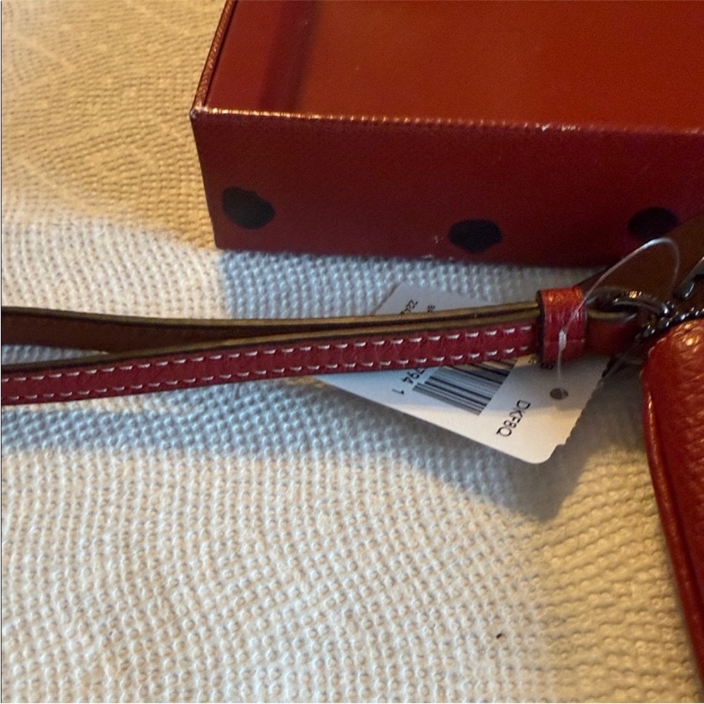 Disney Coach Minnie Mouse‎ Motif Wristlet in red pebble leather. NWT - Picture 3 of 8